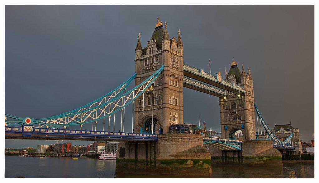 Tower-Bridge-RAW-ohne-lokaler-Kontrast.jpg